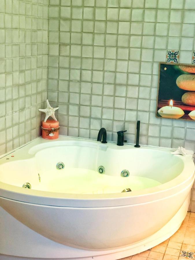 N&M Dimora Carrieri Luxury Bed & Breakfast Монополи Екстериор снимка
